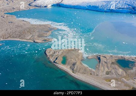 Vue aérienne sur Recherchebreen, glacier de Wedel Jarlsberg Land qui se débouche dans le fjord de la recherche à Spitzbergen / Svalbard Banque D'Images