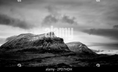 Quinag sous un ciel sombre Banque D'Images