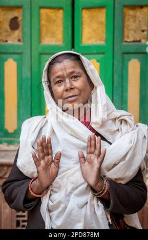 Portrait de veuve, Vrindavan, district de Mathura, Inde Banque D'Images