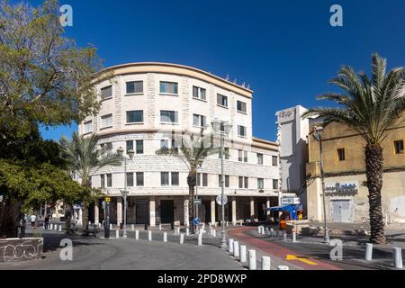 Haifa, Israël - 09 mars 2023 immeuble Old Bauhaus sur la place Paris Banque D'Images