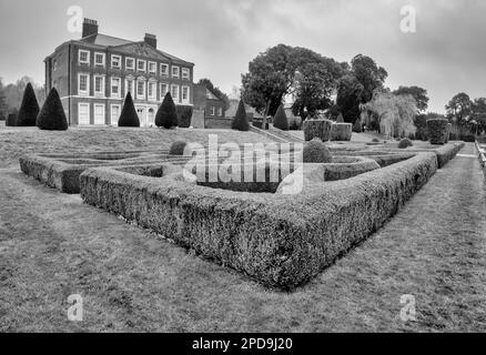 L'image est du manoir de style Queen Anne de Goodnestone du 18th siècle situé dans le hameau de Kent de Goodnestone, en Angleterre du Sud-est Banque D'Images