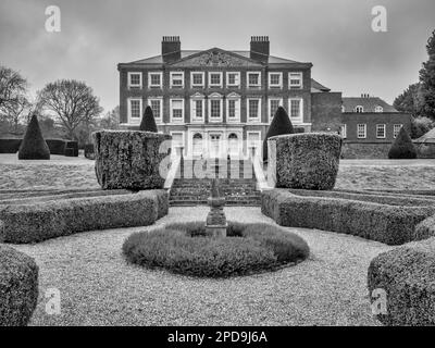 L'image est du manoir de style Queen Anne de Goodnestone du 18th siècle situé dans le hameau de Kent de Goodnestone, en Angleterre du Sud-est Banque D'Images