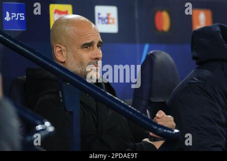 Manchester, Royaume-Uni. 14th mars 2023. Football: Ligue des Champions, Manchester City - RB Leipzig, knockout tour, tour de 16, deuxième jambe au stade Etihad, l'entraîneur de Manchester City PEP Guardiola suit le match. Credit: Parnaby Lindsey/dpa/Alamy Live News Banque D'Images
