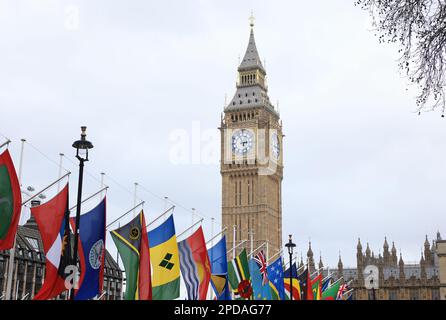 Drapeaux sur tous les drapeaux du Commonwealth sur le jardin de la place du Parlement à l'13 mars 2023 du jour du Commonwealth, dans le centre de Londres, au Royaume-Uni Banque D'Images