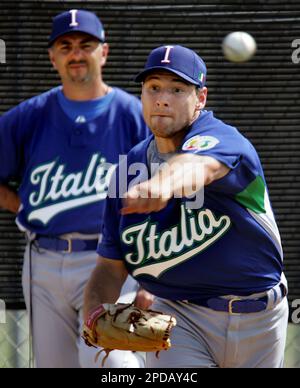 World Baseball Classic series Italian team manager Matt Galante, center,  talks to players, including catcher Mike Piazza (31) and pitcher Lenny  DiNardo (55), during a workout, in Lakeland, Fla., Friday, March 3