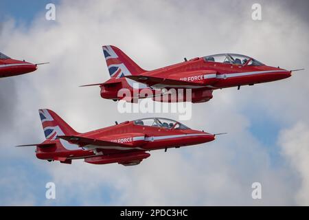 RAF flèches rouges au décollage de RAF Waddington. Banque D'Images
