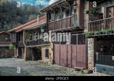 Bárcena Mayor, déclaré par l'association espagnole l'une des plus belles villes d'Espagne pour préserver le patrimoine culturel, naturel et rural. Banque D'Images