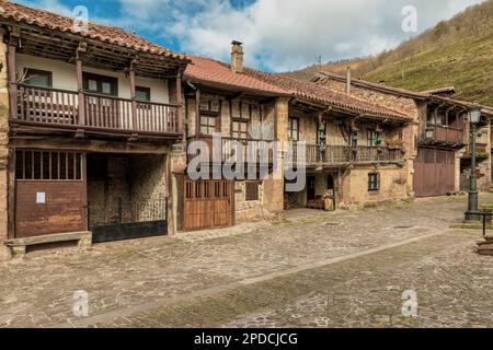 Bárcena Mayor, déclaré par l'association espagnole l'une des plus belles villes d'Espagne pour préserver le patrimoine culturel, naturel et rural. Banque D'Images