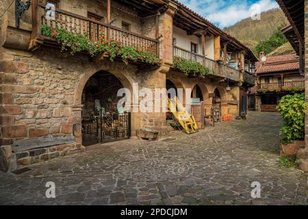 Bárcena Mayor, déclaré par l'association espagnole l'une des plus belles villes d'Espagne pour préserver le patrimoine culturel, naturel et rural. Banque D'Images