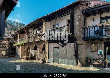 Bárcena Mayor, déclaré par l'association espagnole l'une des plus belles villes d'Espagne pour préserver le patrimoine culturel, naturel et rural. Banque D'Images