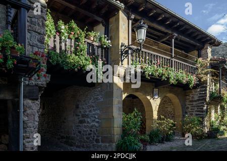 Bárcena Mayor, déclaré par l'association espagnole l'une des plus belles villes d'Espagne pour préserver le patrimoine culturel, naturel et rural. Banque D'Images