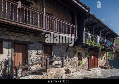 Bárcena Mayor, déclaré par l'association espagnole l'une des plus belles villes d'Espagne pour préserver le patrimoine culturel, naturel et rural. Banque D'Images