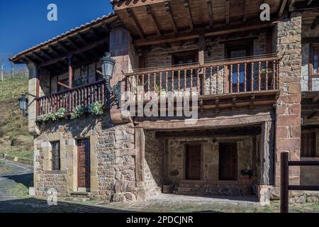 Bárcena Mayor, déclaré par l'association espagnole l'une des plus belles villes d'Espagne pour préserver le patrimoine culturel, naturel et rural. Banque D'Images