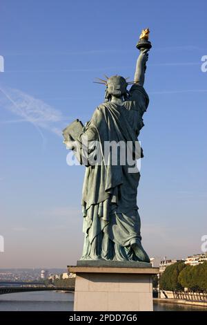 Statue de la liberté sur l'Ile aux Cygnes à Paris, France, Paris Banque D'Images