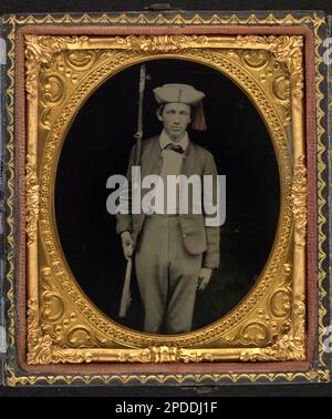 Privé Christian H. Cook de Co. B, 20th Ohio Infantry Regiment and Co B, 54th Ohio Infantry Regiment en uniforme avec fusil. Liljenquist Family Collection of civil War Photographs , série de photos FAmbrotype/Tintype , pp/liljunion. Cook, Christian H, 1843-1924, États-Unis, Army, Ohio Infantry Regiment, 20th (1861), People, États-Unis, Army, Ohio Infantry Regiment, 54th (1861-1865), People, Soldiers, Union, 1860-1870, uniformes militaires, Union, 1860-1870, fusils, 1860-1870, États-Unis, Histoire, Guerre civile, 1861-1865, Personnel militaire, Union. Banque D'Images
