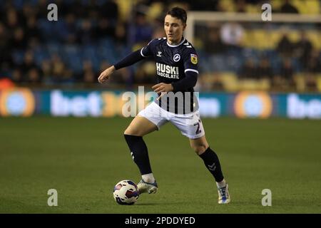 Londres, Royaume-Uni. 14th mars 2023. DaN McNamara de Millwall en action lors du match de championnat EFL Sky Bet entre Millwall et Swansea City à la Den, Londres, Angleterre, le 14 mars 2023. Photo de Carlton Myrie. Utilisation éditoriale uniquement, licence requise pour une utilisation commerciale. Aucune utilisation dans les Paris, les jeux ou les publications d'un seul club/ligue/joueur. Crédit : UK Sports pics Ltd/Alay Live News Banque D'Images