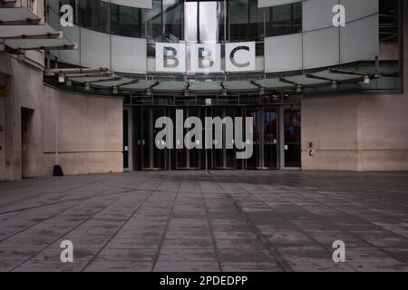 Londres, Royaume-Uni. 12th mars 2023. Une vue générale de BBC Broadcasting House à Londres. Gary Lineker, présentateur du Match of the Day, a été invité par la BBC à revenir présenter son programme phare de football, Match of the Day ce week-end après la controverse concernant les commentaires qu'il a formulés sur le projet de loi gouvernemental sur les migrations illégales. (Credit image: © Tejas Sandhu/SOPA Images via ZUMA Press Wire) USAGE ÉDITORIAL SEULEMENT! Non destiné À un usage commercial ! Banque D'Images