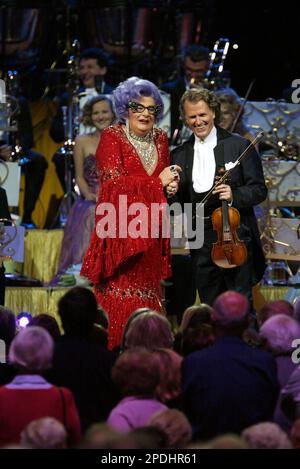 Dame Edna everage André Rieu en concert à l'Acer Arena. Sydney, Australie - 15.10.09 Banque D'Images