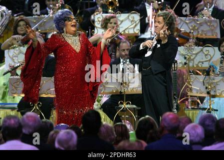 Dame Edna everage André Rieu en concert à l'Acer Arena. Sydney, Australie - 15.10.09 Banque D'Images