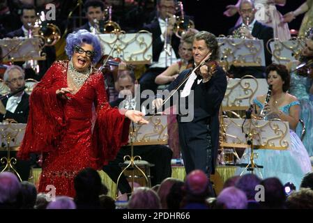 Dame Edna everage André Rieu en concert à l'Acer Arena. Sydney, Australie - 15.10.09 Banque D'Images