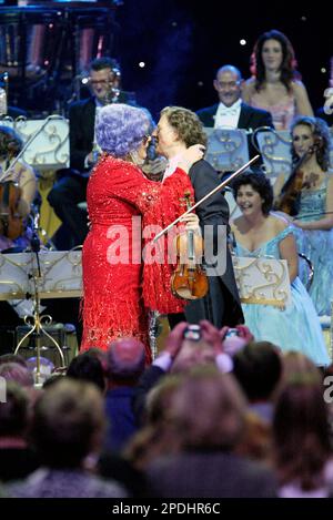 Dame Edna everage André Rieu en concert à l'Acer Arena. Sydney, Australie - 15.10.09 Banque D'Images