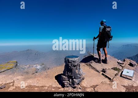 Sur le sommet de Jebel Shams (2997 mètres), plus haut sommet d'Oman Banque D'Images