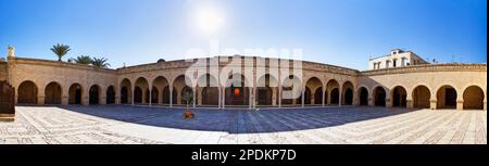 Sousse, Tunisie, 8 janvier 2023: Panorama de la cour de la Grande Mosquée dans la Médina de Sousse Banque D'Images