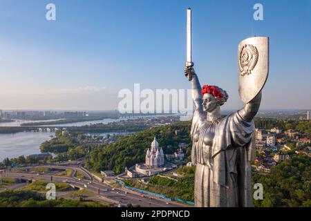 Kiev, Ukraine - Mai 2018: La mère mère patrie monument à Kiev. Les monuments de l'Ukraine. Le monument est décoré le jour de la victoire dans le Secon Banque D'Images