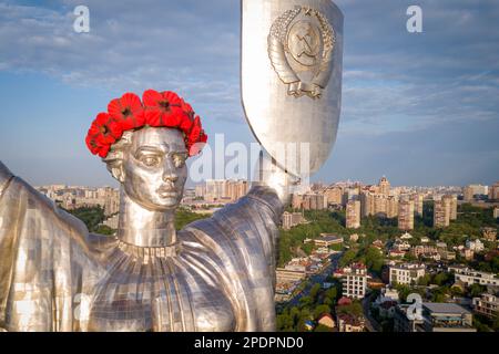 Kiev, Ukraine - Mai 2018: La mère mère patrie monument à Kiev. Les monuments de l'Ukraine. Le monument est décoré le jour de la victoire dans le Secon Banque D'Images