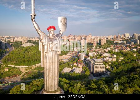 Kiev, Ukraine - Mai 2018: La mère mère patrie monument à Kiev. Les monuments de l'Ukraine. Le monument est décoré le jour de la victoire dans le Secon Banque D'Images