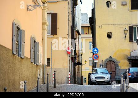 Étroites vieilles rues de la célèbre ville de Pitigliano, située au sommet d'une crête volcanique tufa, connue sous le nom de la petite Jérusalem.Belles villes italiennes et villa Banque D'Images