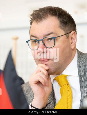 Mayence, Allemagne. 15th mars 2023. Oleksii Makeiev, Ambassadeur d'Ukraine, s'entretient avec des représentants des comités universitaires lors d'une nomination à l'université de Mayence. Crédit : Boris Roessler/dpa/Alay Live News Banque D'Images