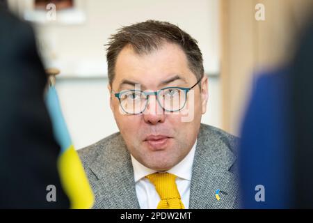 Mayence, Allemagne. 15th mars 2023. Oleksii Makeiev, Ambassadeur d'Ukraine, s'entretient avec des représentants des comités universitaires lors d'une nomination à l'université de Mayence. Crédit : Boris Roessler/dpa/Alay Live News Banque D'Images