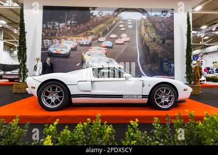 ESSEN, ALLEMAGNE - 01 décembre 2017 : une Ford GT est exposée au salon de l'automobile d'Essen sur 1 décembre 2017 à Essen, en Allemagne. Le salon automobile d'Essen est célèbre Banque D'Images