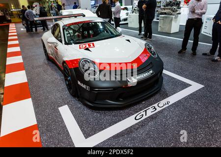 ESSEN, ALLEMAGNE - 01 décembre 2017 : Porsche Volkswagen présente ses derniers véhicules de sport automobile au salon de l'automobile d'Essen sur 1 décembre 2017 in es Banque D'Images