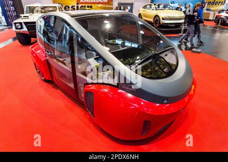 ESSEN, ALLEMAGNE - 01 décembre 2017 : le Rinspeed, une voiture concept entièrement électrique et solaire, contenant son propre jardin, est exposé à Essen M. Banque D'Images