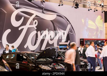 ESSEN, ALLEMAGNE - 01 décembre 2017: Ford dévaler leur nouvelle Mustang au public pour la première fois en Allemagne au salon de l'automobile d'Essen sur 1 décembre, 20 Banque D'Images