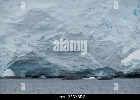 Ligne côtière antarctique au passage Graham Banque D'Images