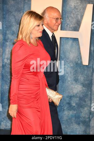 Beverly Hills, Californie, États-Unis. 12th mars 2023. Larry David (R) et Ashley Underwood assistent à la Vanity Fair Oscar Party 2023 organisée par Radhika Jones au Wallis Annenberg Center for the Performing Arts on 12 mars 2023 à Beverly Hills, Californie. Crédit : Jeffrey Mayer/JTM photos/Media Punch/Alay Live News Banque D'Images