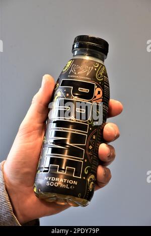 BOISSON D'hydratation DE QUALITÉ, les neuf saveurs sont illustrées, dont l'édition limitée KSI. Les boissons sont faites par YouTubers Logan Paul et KSI Banque D'Images