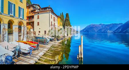 La ligne de maisons historiques sur la rive du lac de Lugano avec de petits bateaux sur la rive, Oria, Valsolda, Lombardie, Italie Banque D'Images
