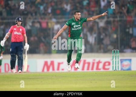 Taskin Ahmed lors du match Bangladesh-Angleterre 3rd et de la finale T20I de trois séries de matchs au stade national de cricket Sher-e-Bangla, Mirpur, Dhaka, Ba Banque D'Images