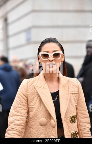 Shay Mitchell assiste à la Louis Vuitton vêtements pour femmes automne hiver Banque D'Images