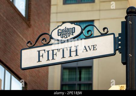 Cinquième Avenue panneau vintage dans le célèbre quartier Gaslamp à San Diego, Californie Banque D'Images