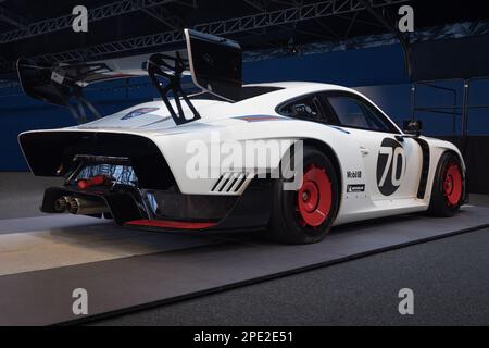 BRUXELLES, BELGIQUE-26 DÉCEMBRE 2022 : Porsche 935 (deuxième génération - 2019), vue arrière à Autoworld Bruxelles Banque D'Images