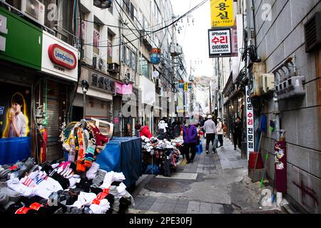 Paysage urbain du centre commercial Nampo dong ou de la rue de mode culturelle de Gwangbok dong pour les coréens et les voyageurs étrangers se rendent au Nam Banque D'Images