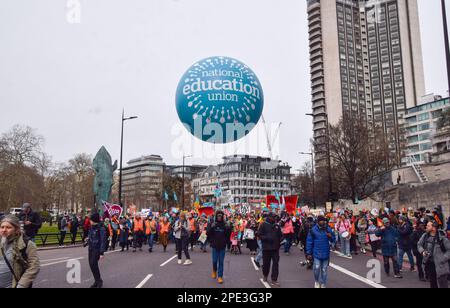 Londres, Angleterre, Royaume-Uni. 15th mars 2023. Des milliers d'enseignants et de partisans ont défilé de Hyde Park à Trafalgar Square le jour du budget pour réclamer un salaire équitable pour les enseignants, alors que divers syndicats dans plusieurs secteurs ont organisé des grèves à travers le Royaume-Uni. (Credit image: © Vuk Valcic/ZUMA Press Wire) USAGE ÉDITORIAL SEULEMENT! Non destiné À un usage commercial ! Banque D'Images