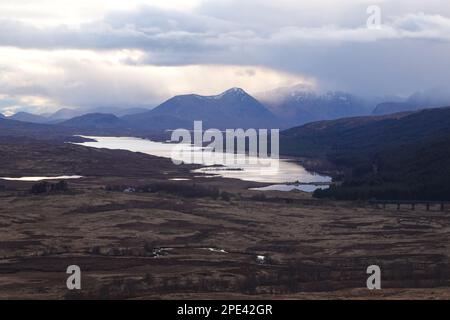 Vue d'hiver sur Rannoch Moor et Loch Laidon avec les montagnes de Glen COE au loin, Scottish Highlands, Écosse Royaume-Uni Banque D'Images