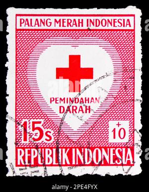 MOSCOU, RUSSIE - 17 FÉVRIER 2023: Timbre-poste imprimé en Indonésie montre le Fonds de la Croix-Rouge, série, vers 1956 Banque D'Images