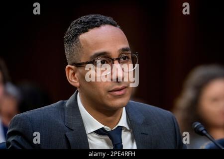 Washington, États-Unis d'Amérique. 15th mars 2023. Rafael Mangual, Nick Ohnell Fellow et chef de la recherche pour l'Initiative de police et de sécurité publique, Manhattan Institute, comparaît devant une audience du Comité sénatorial de la magistrature pour examiner la protection de la sécurité publique après l'affaire New York State Rifle and Pistol Association c. Bruen, dans le bâtiment Dirksen Senate Office à Washington, DC, mercredi, 15 mars 2023. Crédit: Rod Lamkey/CNP/Sipa USA crédit: SIPA USA/Alay Live News Banque D'Images